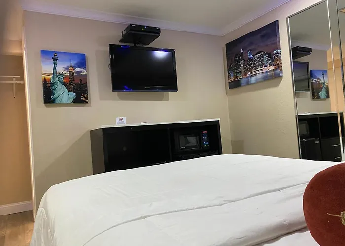 Relax Inn North Babylon
